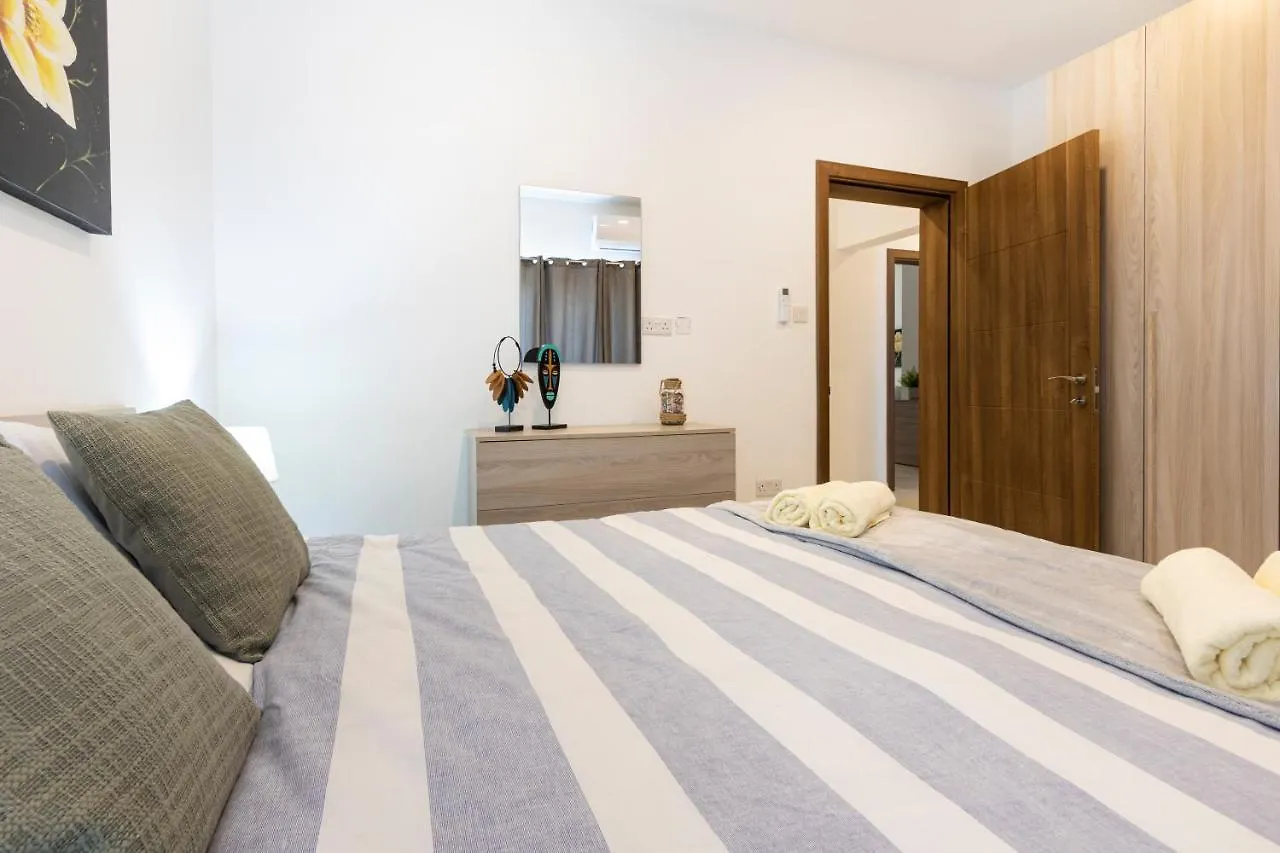 H1- Modern & Spacious 3 Bedroom Apartment San Gwann 0*,  Malta