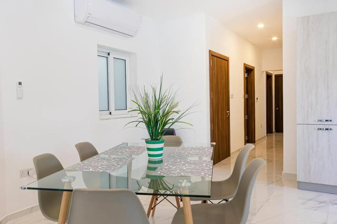 H1- Modern & Spacious 3 Bedroom Apartment San Gwann 0*,  Malta