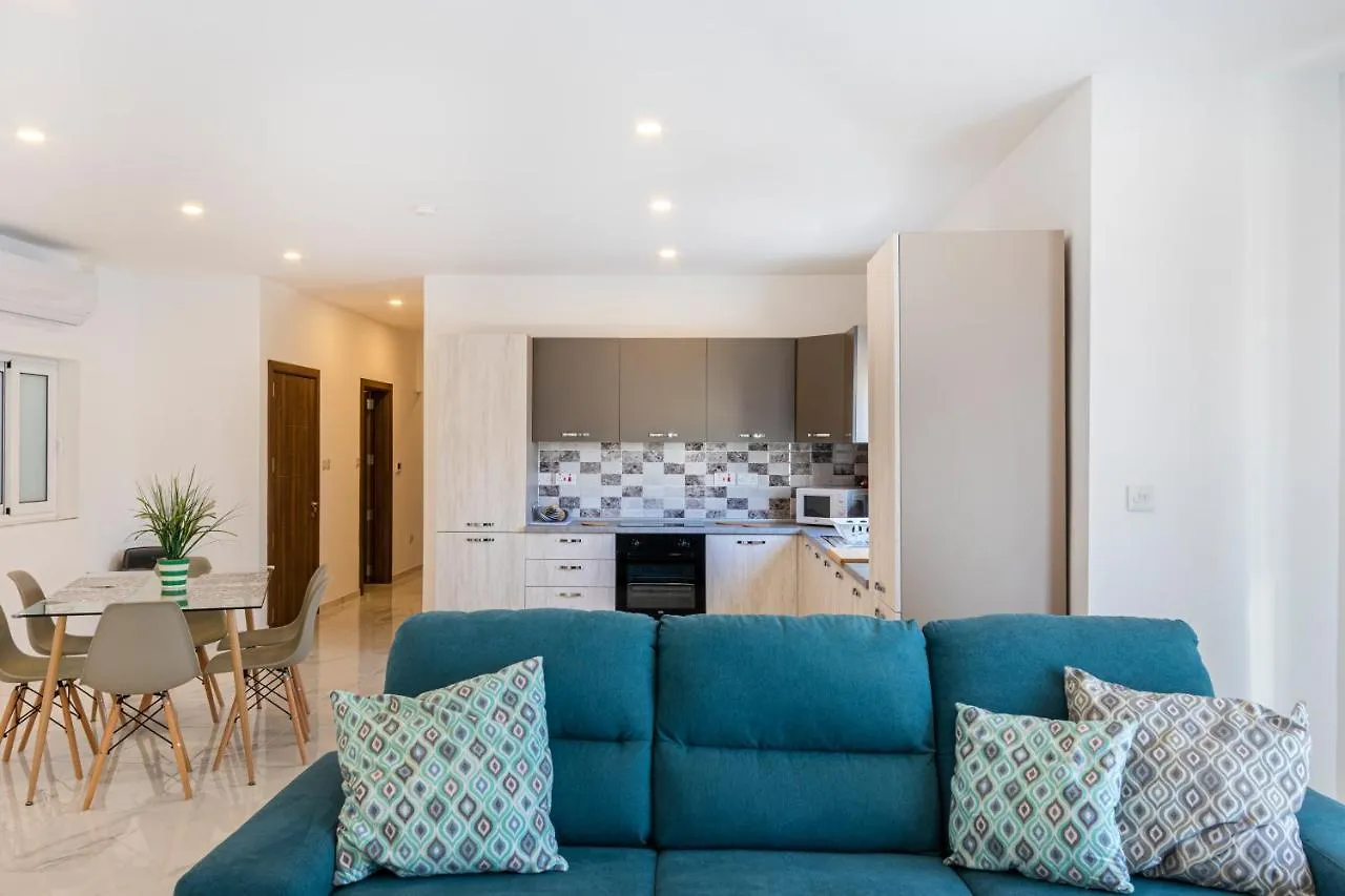 H1- Modern & Spacious 3 Bedroom Apartment San Gwann 0*,  Malta